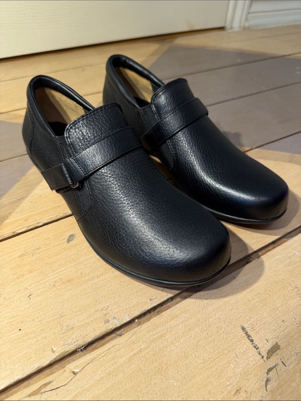 Ros Hommerson Sz 9N Eliot Black Hook and Loop loafers tumble leather